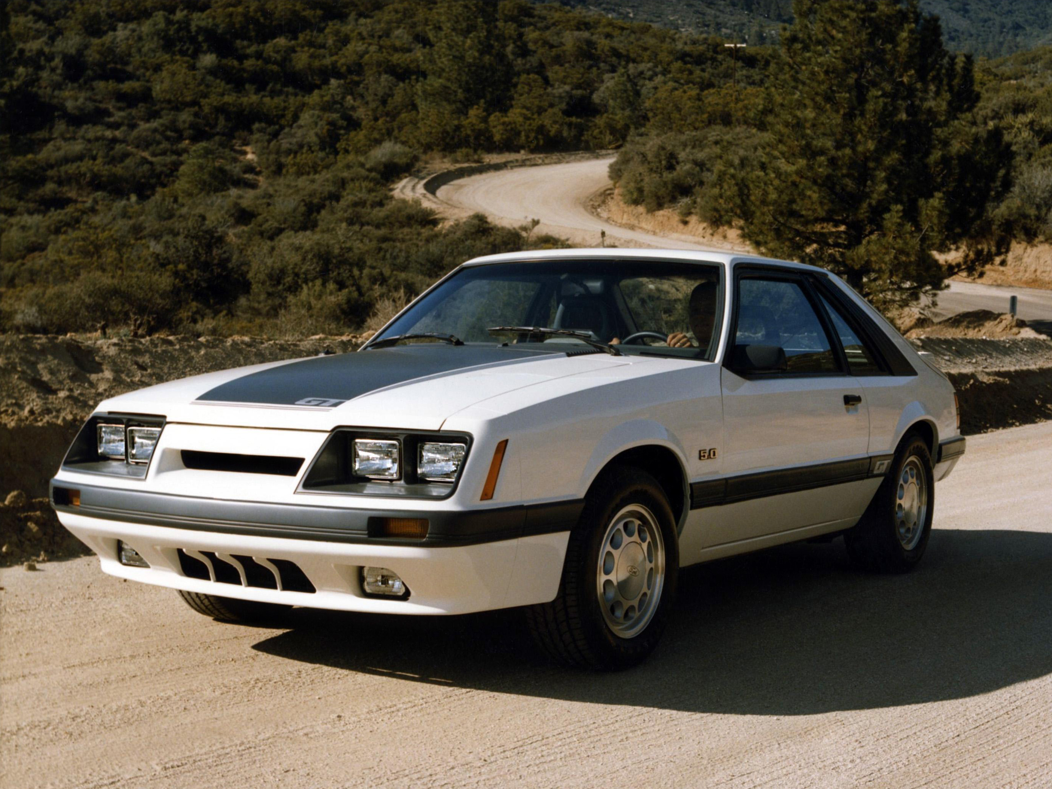 Ford Mustang 1985 #9