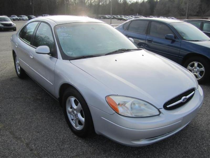 Ford Taurus SE Deluxe #22