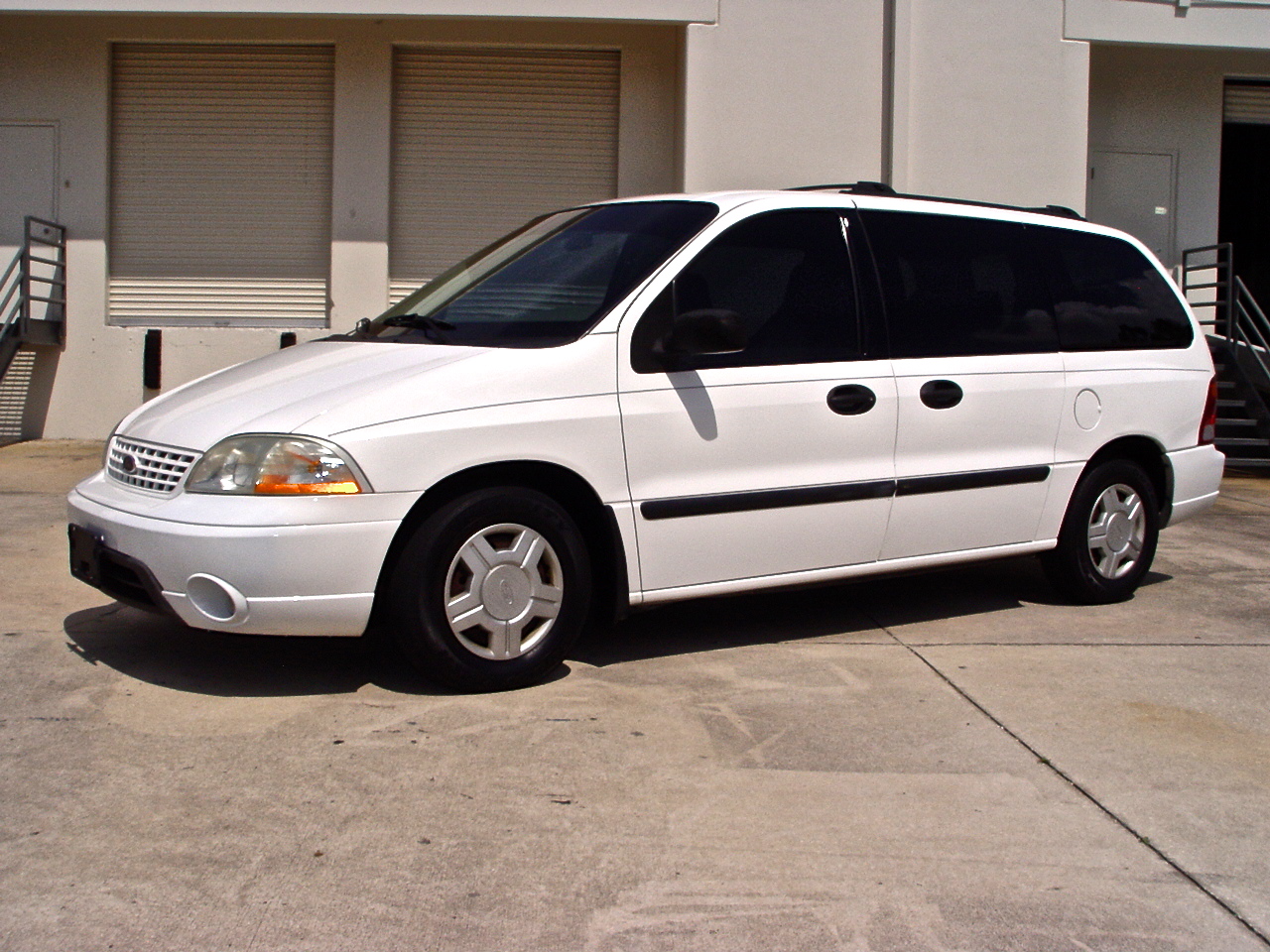 Ford Windstar LX Deluxe #28