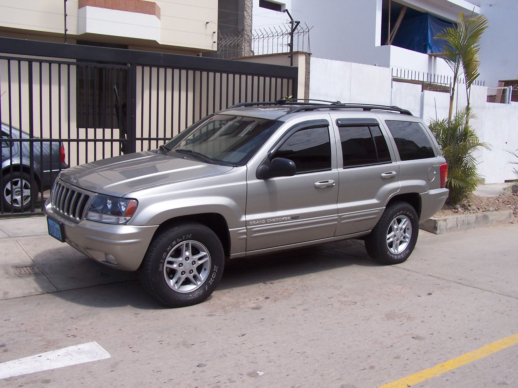 Джип 2000 года. Jeep Grand Cherokee 2000. Jeep Grand Cherokee Limited 2000. Jeep Grand Cherokee Laredo 2000. Джип Гранд Чероки 2000 4.7.