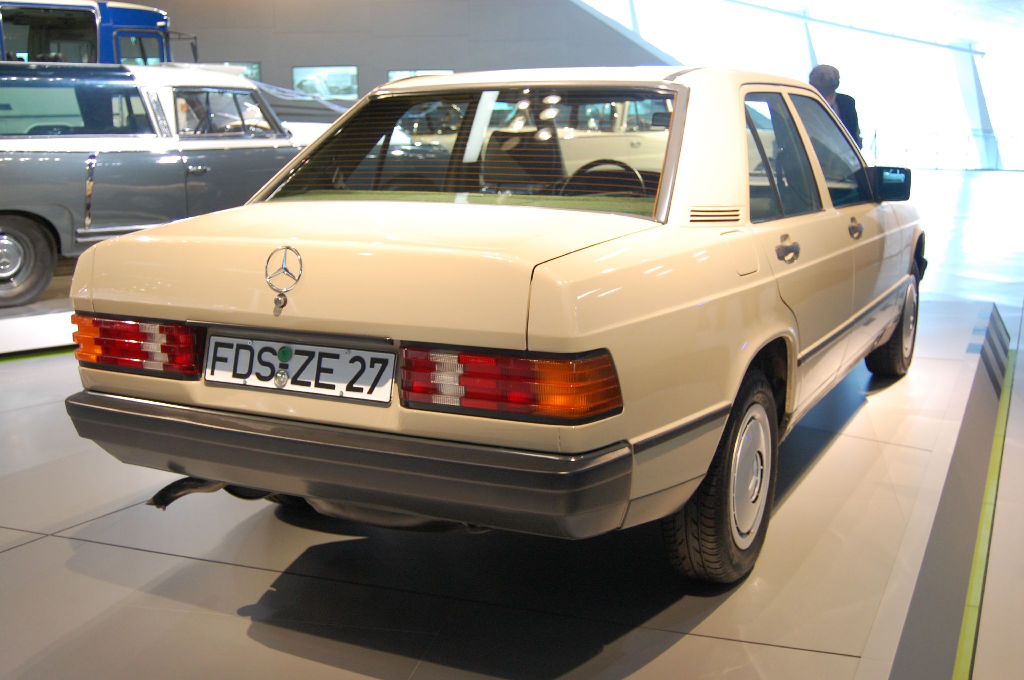 Mercedes-Benz 190 1984 #3
