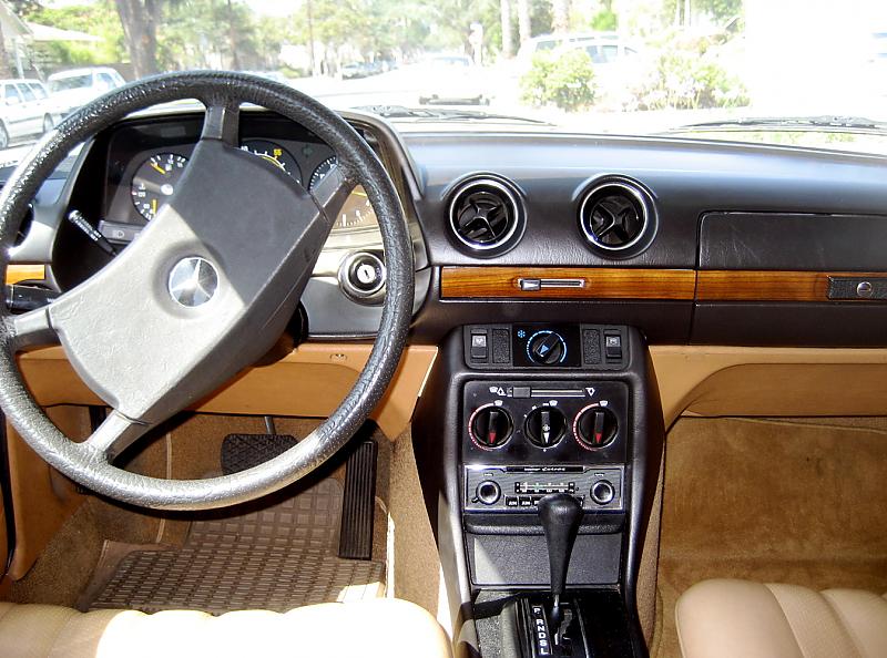 Mercedes-Benz 240D 1980 #4