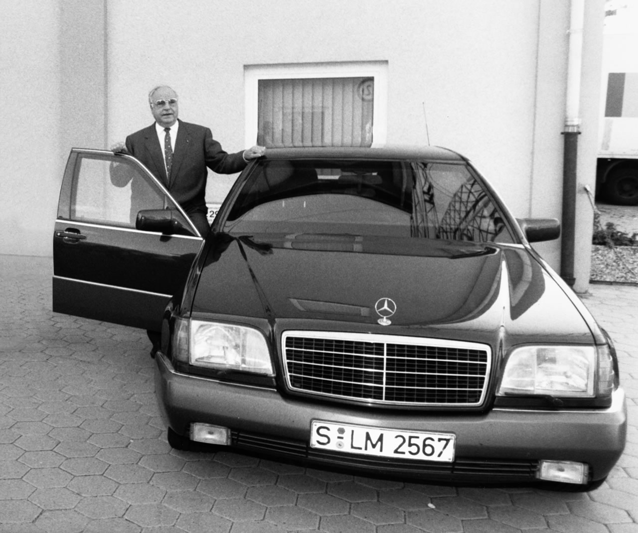 1998 Mercedes-Benz S-Class - Information and photos ...
