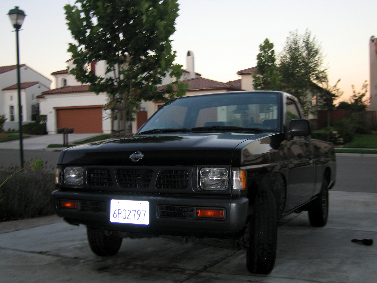 Nissan Truck 1993 #8