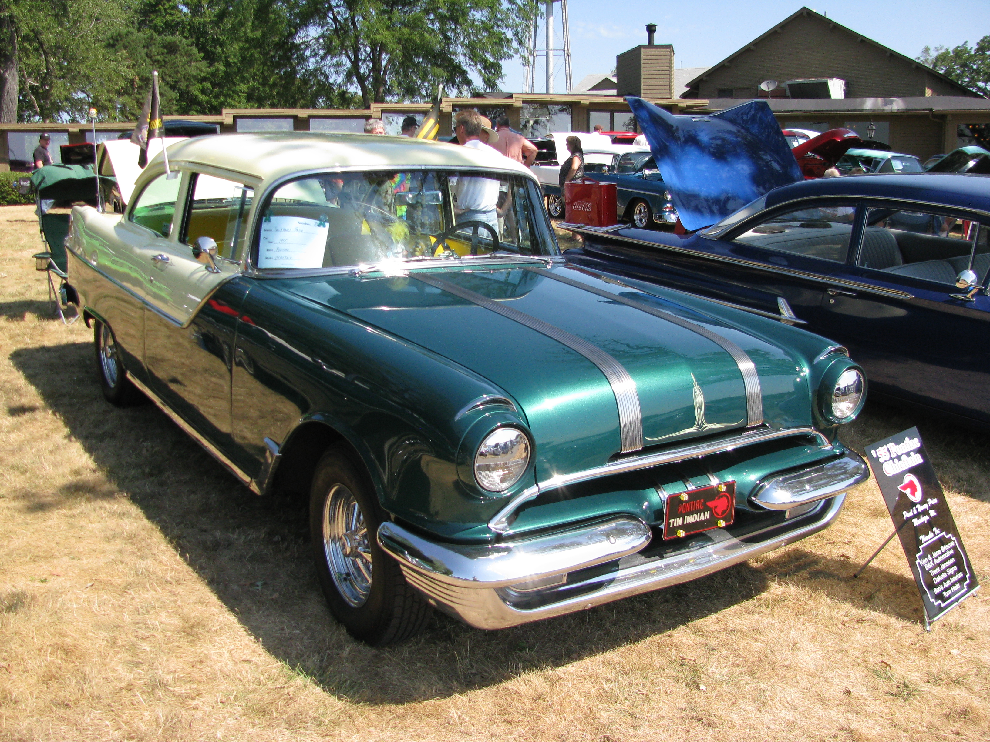 Discover the History of the 1955 Pontiac Chieftain A Classic American Car