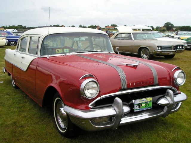 Discover the History of the 1955 Pontiac Chieftain A Classic American Car