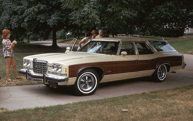 Pontiac Safari 1976 #16