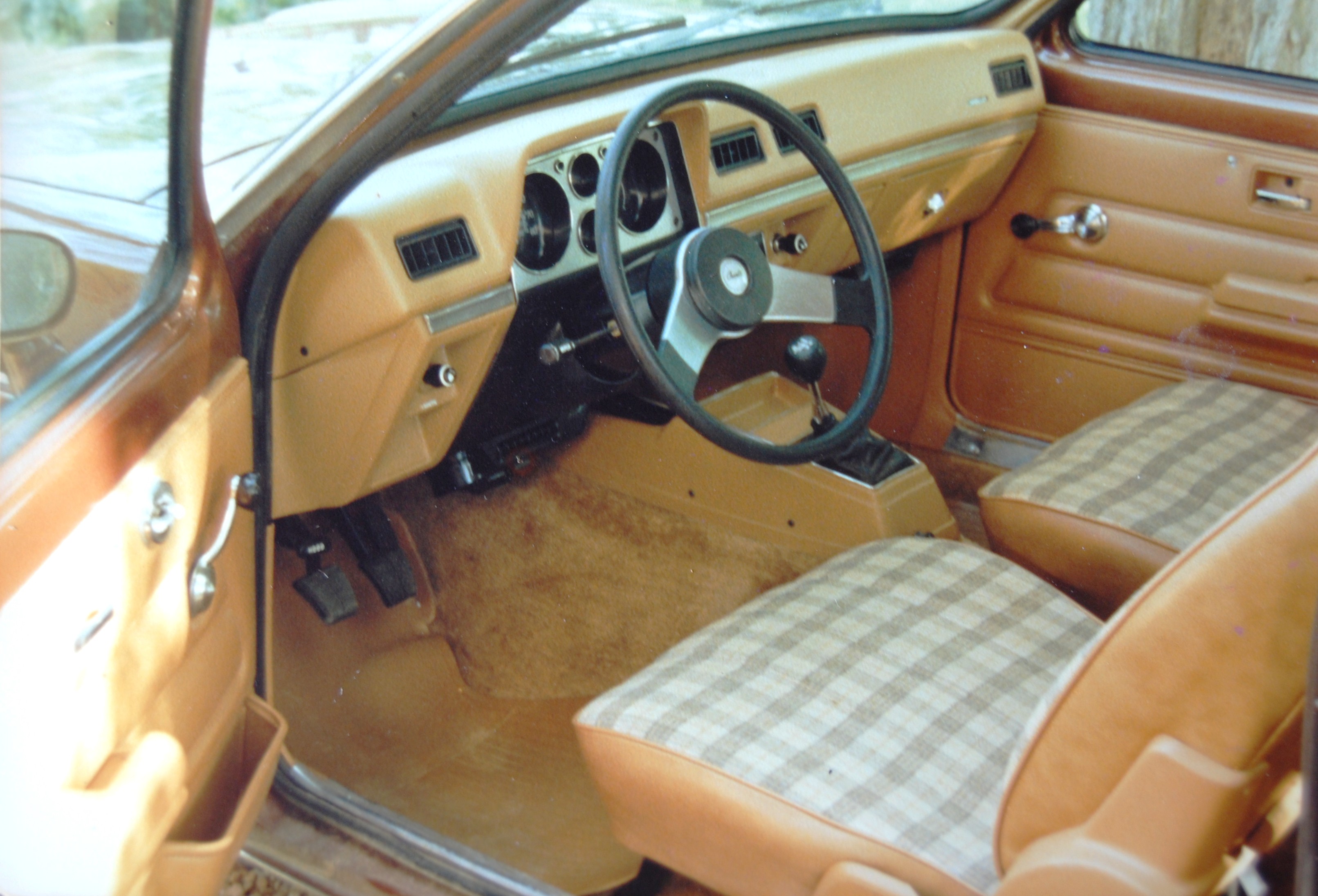 Pontiac T1000 1987 #11