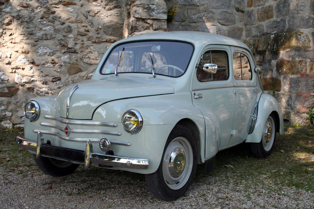 Renault старые. Renault 4cv. Renault 4. Renault 4cv Autobleu ghia1953. Рено 1958.