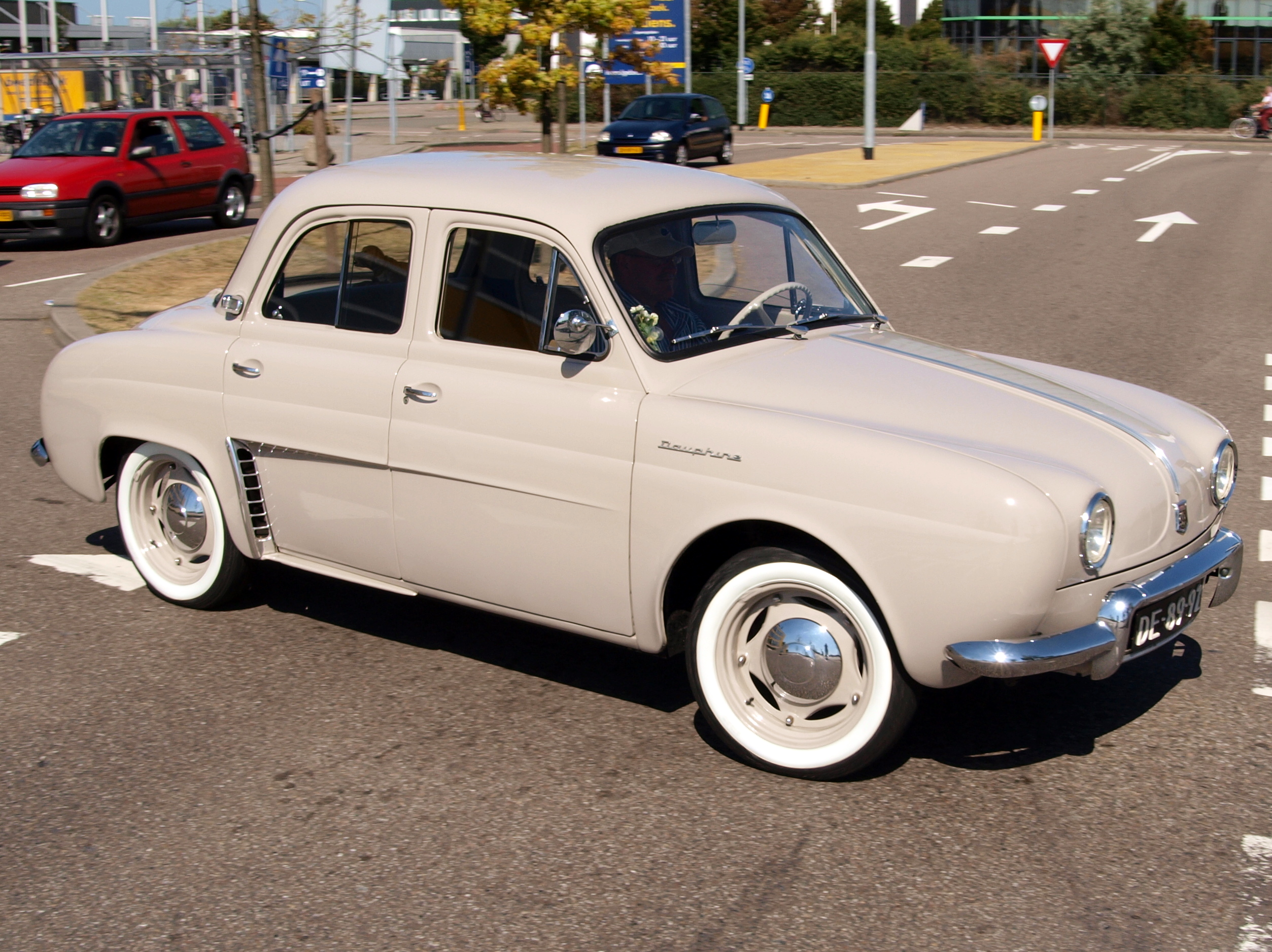 Renault Dauphine Information And Photos Momentcar