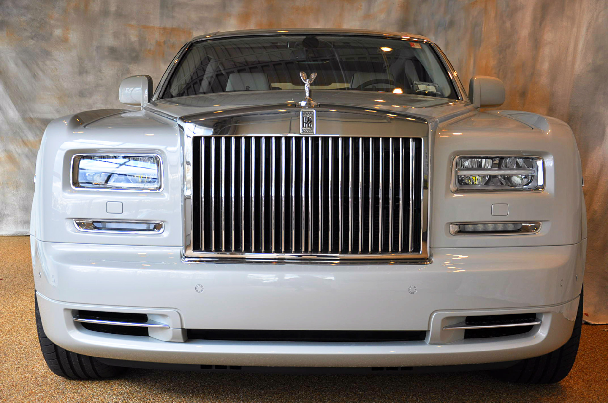Машина ров. Rolls Royce Phantom 2014. Rolls-Royce 555. Роллс Ройс м 001. Роллс Ройс 1990.