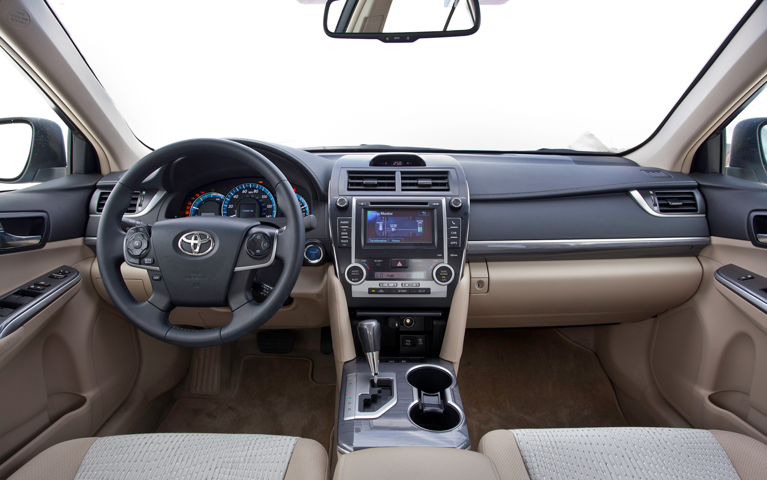 Toyota Camry XLE #30