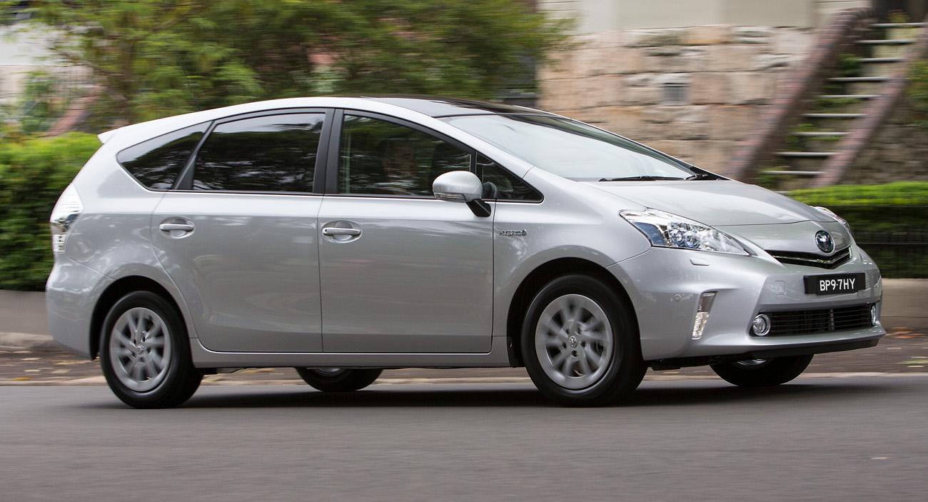 Toyota Prius v 2013 #12