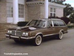 Pontiac Bonneville 1982 #12