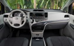 Toyota Sienna 2012 #9