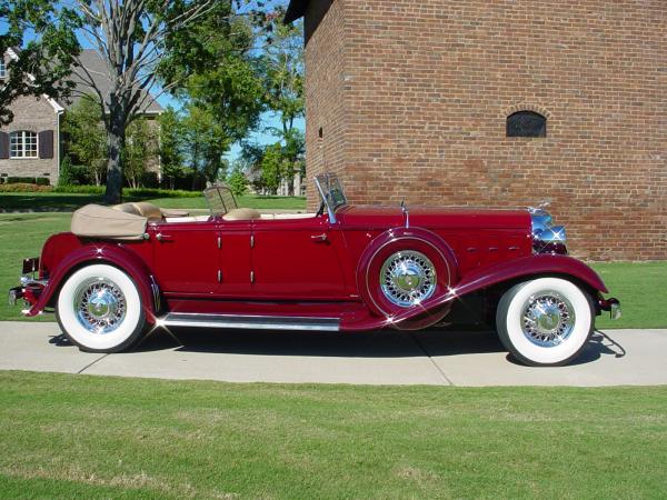 1933 Packard LeBaron