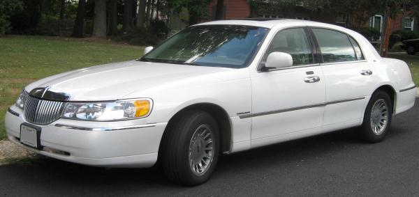 2002 Lincoln Town Car