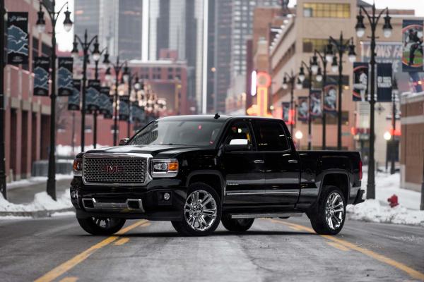 a pickup truck GMC 2014 Sierra model beats the innovations