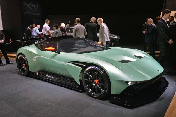 Aston Martin has officially presented a track Aston Martin 2015 Vulcan supercar