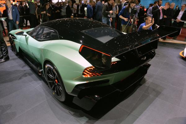 Aston Martin has officially presented a track Aston Martin 2015 Vulcan supercar