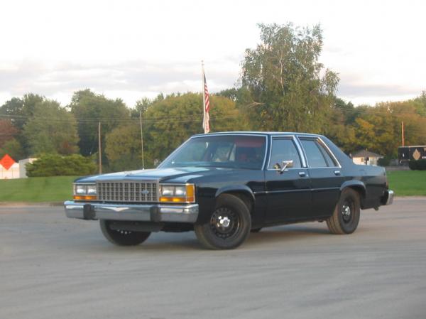 Ford Crown Victoria 1987 #2