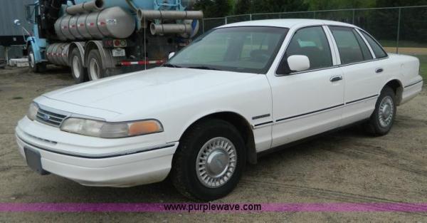 Ford Crown Victoria 1994 #2