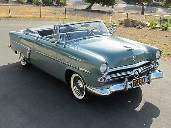 1952 Ford Sunliner