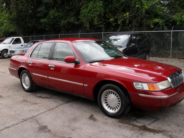 How many rating stars has Mercury 2000 Grand Marquis got?