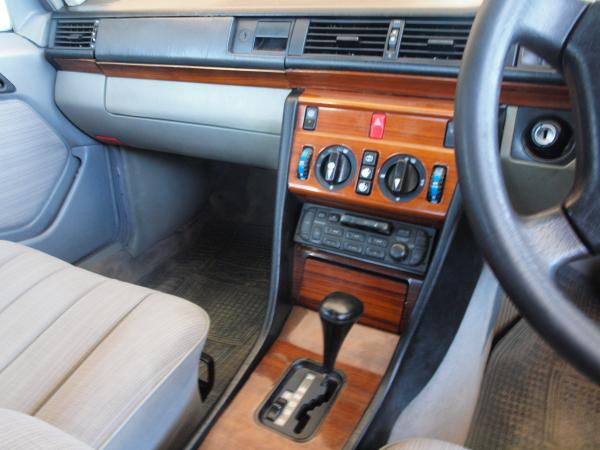 Mercedes-Benz E-Class 1989 #5