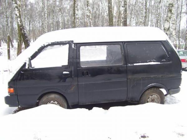 Nissan Van 1989 #5